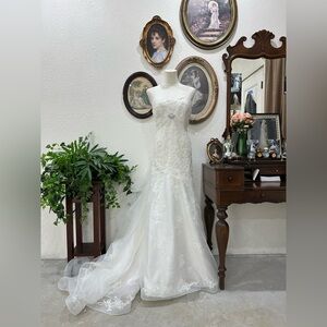 Elegant White Strapless Wedding Dress